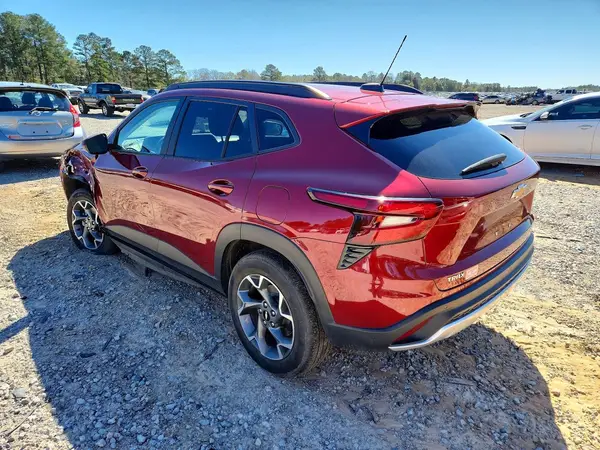 KL77LHEP7SC050337 2025 CHEVROLET TRAX - Image 2