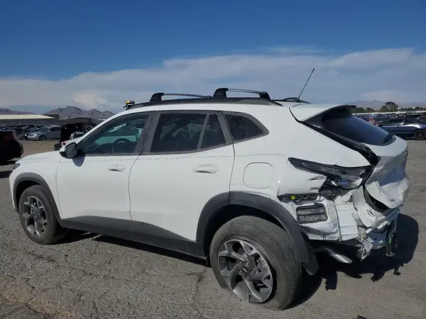 KL77LHEP7SC052458 2025 CHEVROLET TRAX - Image 2