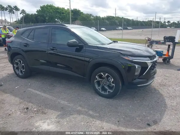 KL77LHEP7SC052511 2025 CHEVROLET TRAX - Image 1