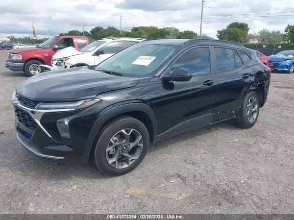 KL77LHEP7SC052511 2025 CHEVROLET TRAX - Image 2