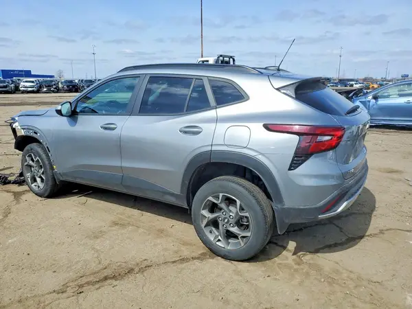 KL77LHEP7SC052735 2025 CHEVROLET TRAX - Image 2