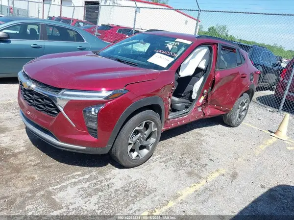 KL77LHEP7SC062309 2025 CHEVROLET TRAX - Image 2