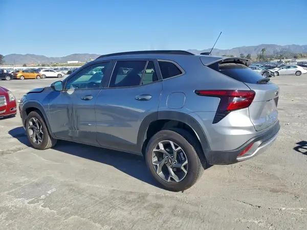 KL77LHEP7SC064562 2025 CHEVROLET TRAX - Image 2