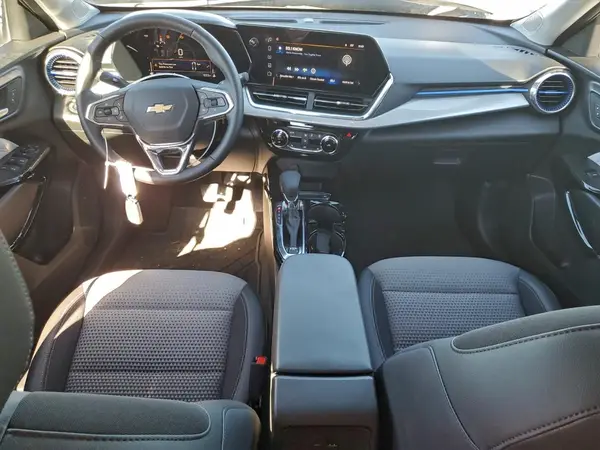 KL77LHEP7SC064562 2025 CHEVROLET TRAX - Image 8