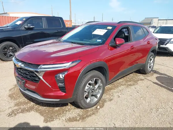 KL77LHEP7SC078364 2025 CHEVROLET TRAX - Image 2
