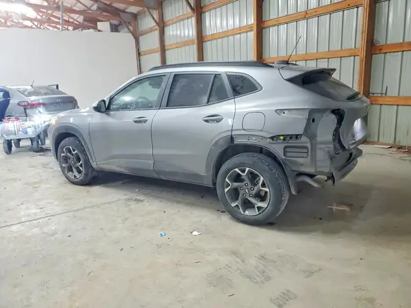 KL77LHEP7SC081460 2025 CHEVROLET TRAX - Image 2