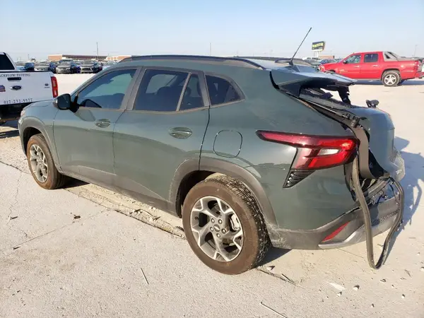 KL77LHEP7SC086173 2025 CHEVROLET TRAX - Image 2