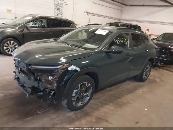 KL77LHEP7SC087615 2025 CHEVROLET TRAX - Image 2