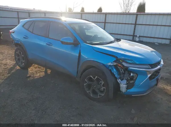 KL77LHEP7SC088327 2025 CHEVROLET TRAX - Image 1