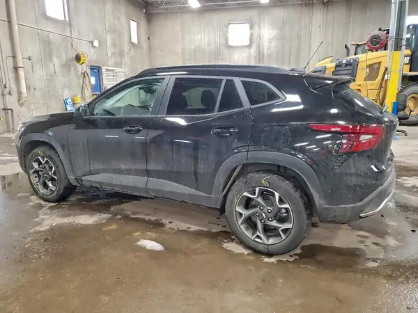 KL77LHEP7SC091535 2025 CHEVROLET TRAX - Image 2