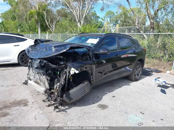 KL77LHEP7SC094046 2025 CHEVROLET TRAX - Image 2