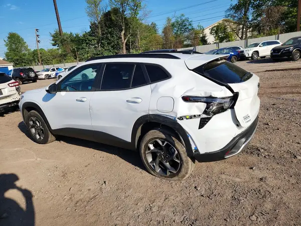 KL77LHEP7SC096086 2025 CHEVROLET TRAX - Image 2