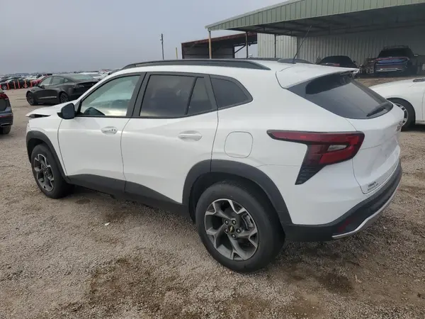 KL77LHEP7SC098937 2025 CHEVROLET TRAX - Image 2