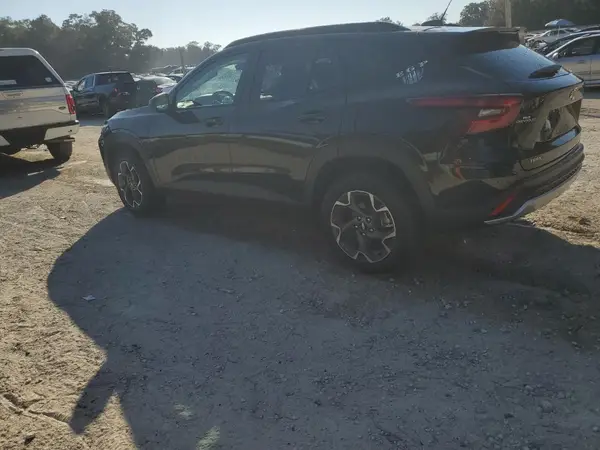 KL77LHEP7SC100556 2025 CHEVROLET TRAX - Image 2