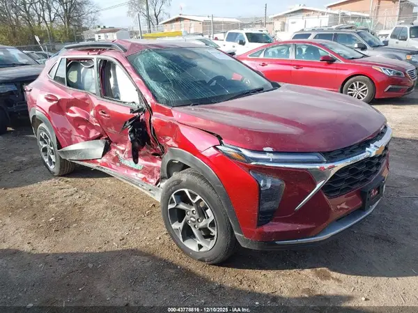 KL77LHEP7SC105885 2025 CHEVROLET TRAX - Image 1