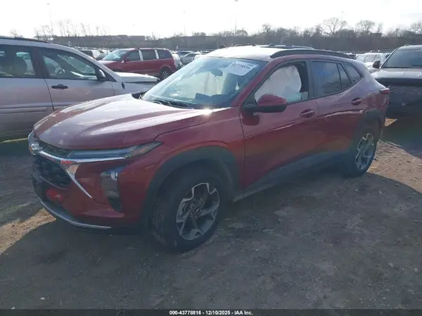 KL77LHEP7SC105885 2025 CHEVROLET TRAX - Image 2