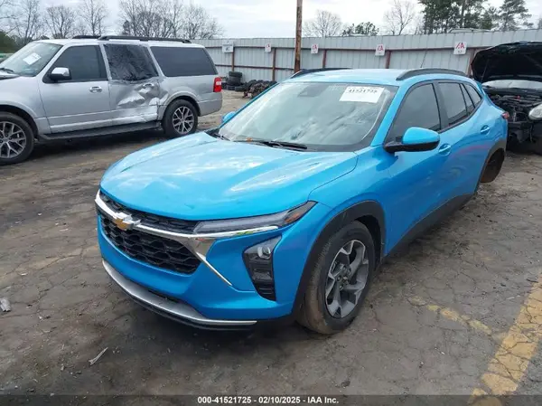 KL77LHEP7SC119477 2025 CHEVROLET TRAX - Image 2
