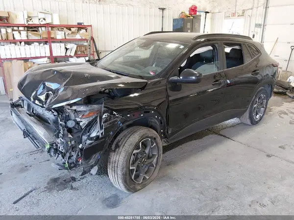 KL77LHEP7SC121018 2025 CHEVROLET TRAX - Image 2