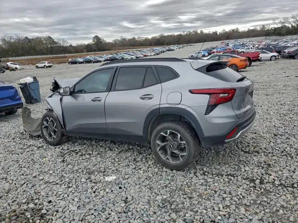 KL77LHEP7SC127708 2025 CHEVROLET TRAX - Image 2