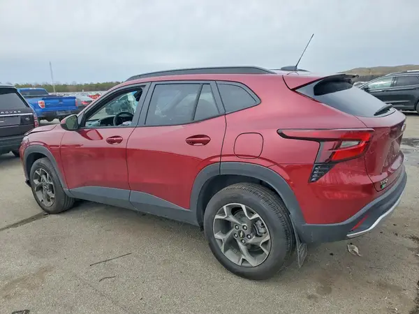 KL77LHEP7SC134142 2025 CHEVROLET TRAX - Image 2