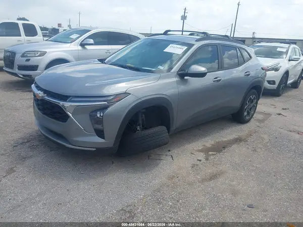 KL77LHEP7SC138062 2025 CHEVROLET TRAX - Image 2
