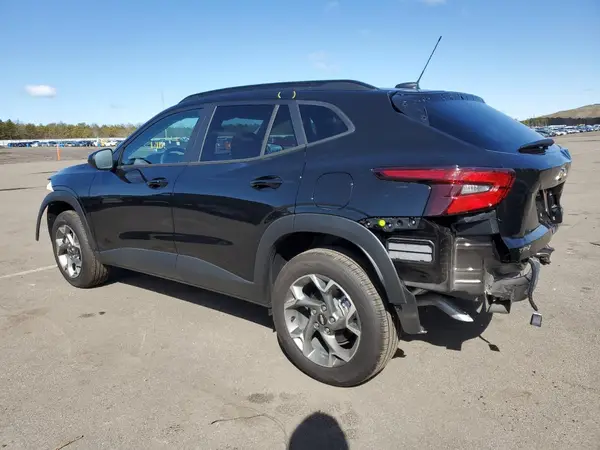 KL77LHEP7SC139860 2025 CHEVROLET TRAX - Image 2
