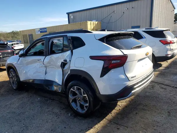 KL77LHEP7SC142533 2025 CHEVROLET TRAX - Image 2