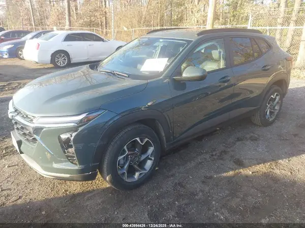 KL77LHEP7SC144444 2025 CHEVROLET TRAX - Image 2