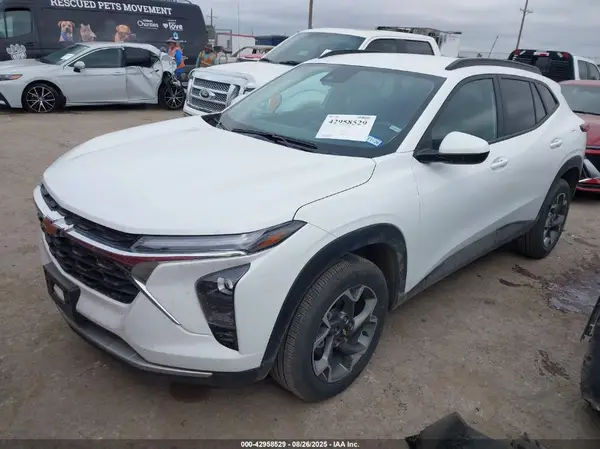 KL77LHEP7SC144962 2025 CHEVROLET TRAX - Image 2