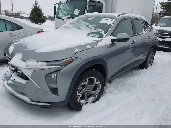 KL77LHEP7SC145707 2025 CHEVROLET TRAX - Image 2