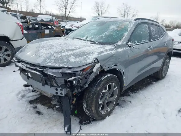 KL77LHEP7SC146078 2025 CHEVROLET TRAX - Image 2