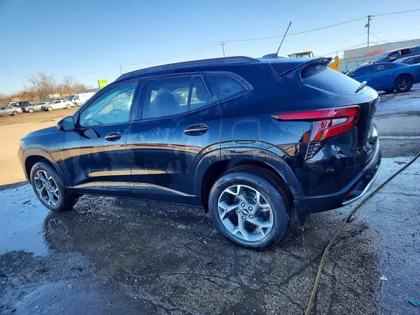 KL77LHEP7SC150681 2025 CHEVROLET TRAX - Image 2