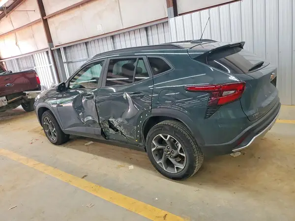 KL77LHEP7SC157761 2025 CHEVROLET TRAX - Image 2