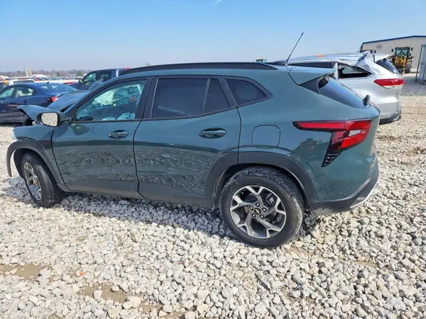 KL77LHEP7SC158120 2025 CHEVROLET TRAX - Image 2