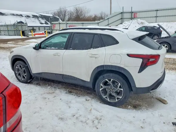 KL77LHEP7SC160191 2025 CHEVROLET TRAX - Image 2