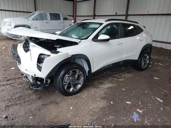 KL77LHEP7SC162507 2025 CHEVROLET TRAX - Image 2