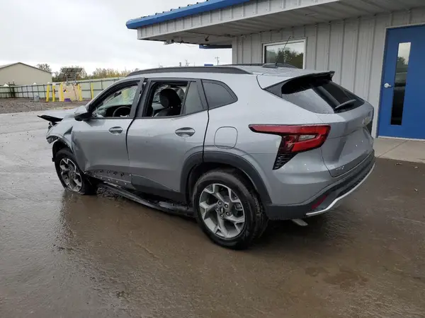 KL77LHEP7SC166055 2025 CHEVROLET TRAX - Image 2