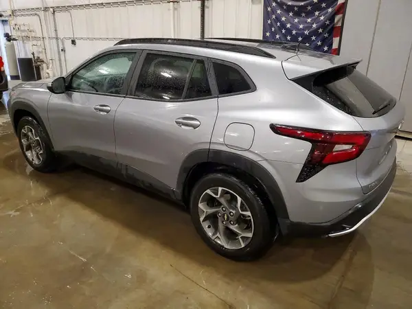 KL77LHEP7SC166959 2025 CHEVROLET TRAX - Image 2