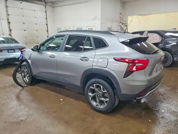 KL77LHEP7SC167920 2025 CHEVROLET TRAX - Image 2