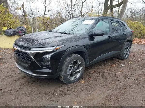 KL77LHEP7SC170154 2025 CHEVROLET TRAX - Image 2