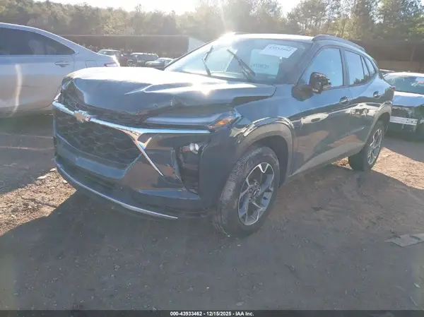 KL77LHEP7SC172390 2025 CHEVROLET TRAX - Image 2