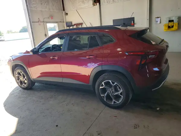 KL77LHEP7SC176682 2025 CHEVROLET TRAX - Image 2