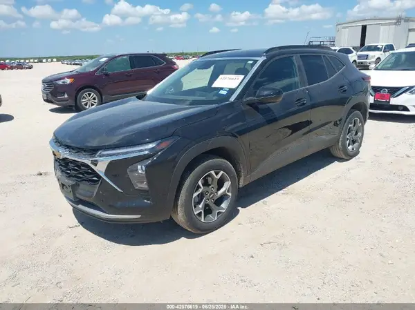 KL77LHEP7SC184152 2025 CHEVROLET TRAX - Image 2