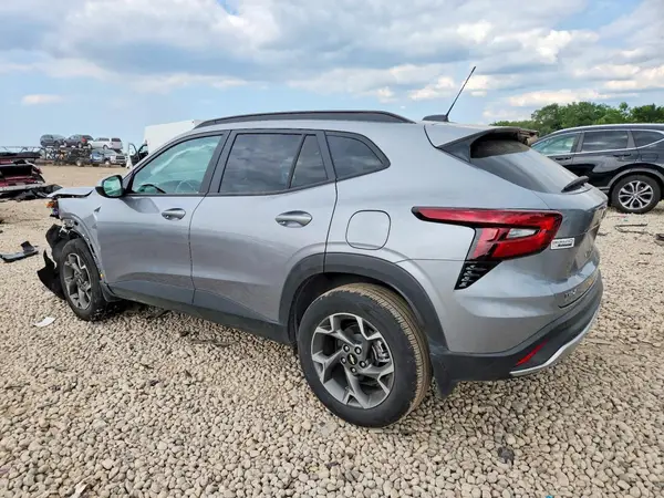 KL77LHEP7SC190498 2025 CHEVROLET TRAX - Image 2