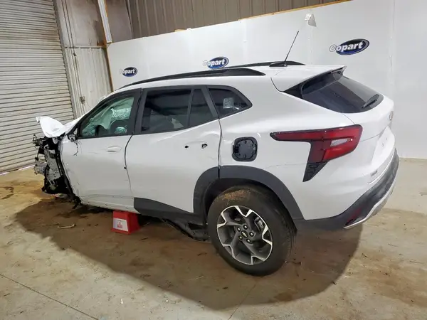 KL77LHEP7SC192851 2025 CHEVROLET TRAX - Image 2
