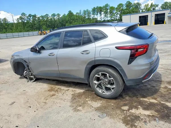 KL77LHEP7SC193028 2025 CHEVROLET TRAX - Image 2