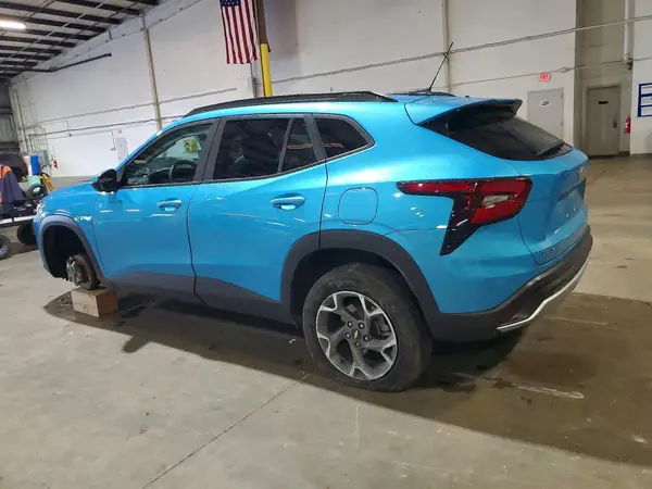 KL77LHEP7SC195278 2025 CHEVROLET TRAX - Image 2