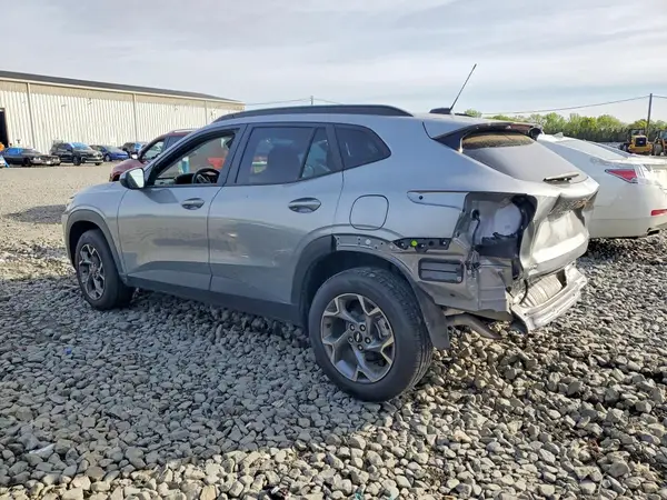 KL77LHEP7SC195751 2025 CHEVROLET TRAX - Image 2