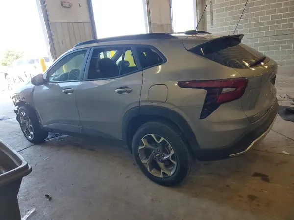 KL77LHEP7SC199136 2025 CHEVROLET TRAX - Image 2