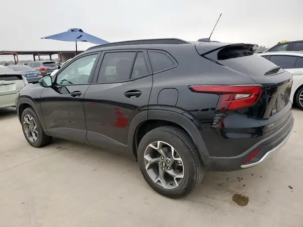 KL77LHEP7SC207056 2025 CHEVROLET TRAX - Image 2